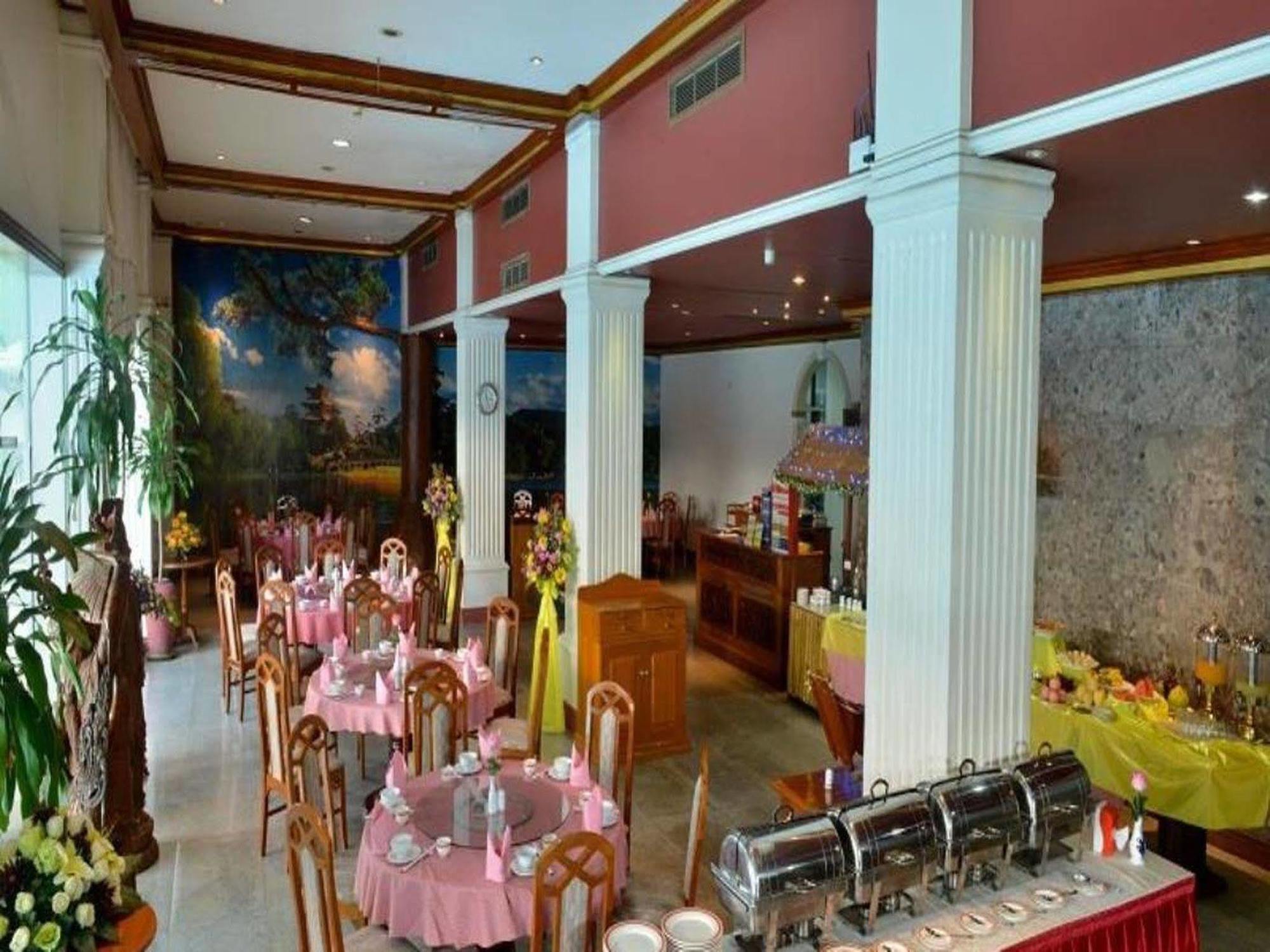 Golden Butterfly Hotel Yangon Exterior foto