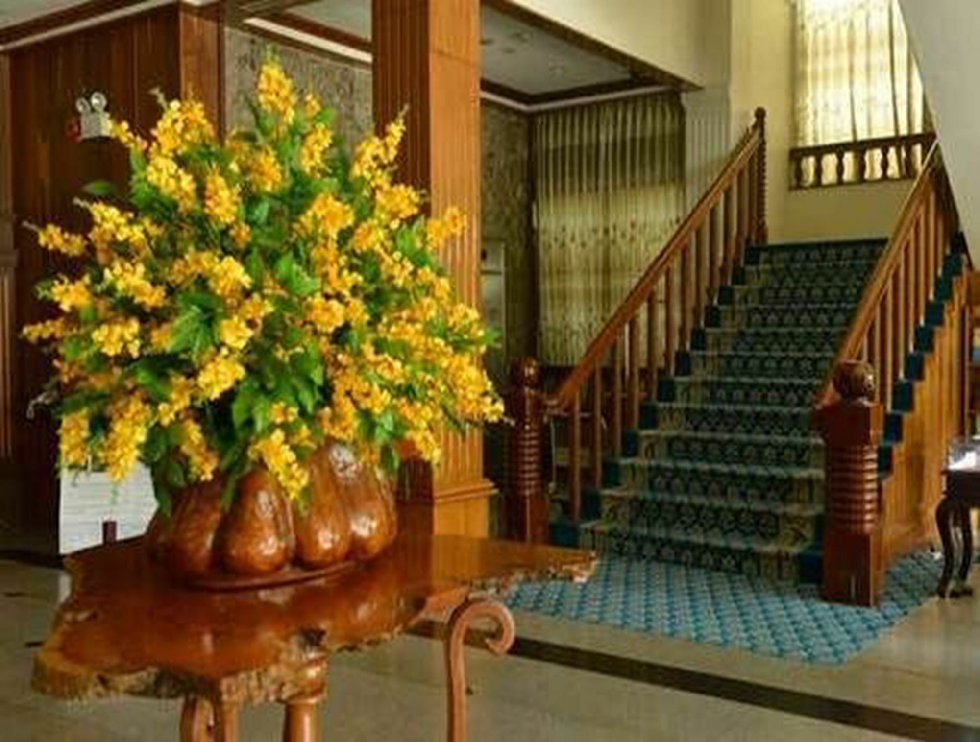 Golden Butterfly Hotel Yangon Exterior foto